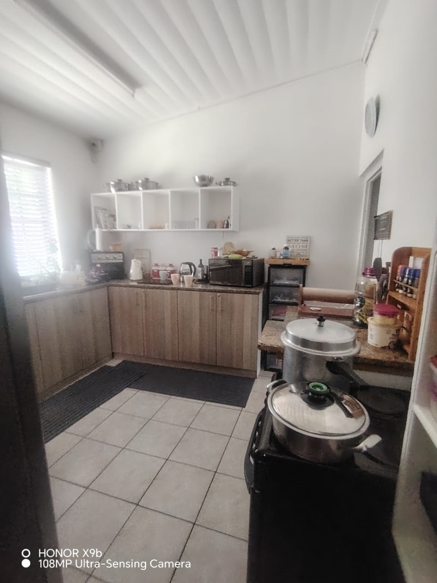 5 Bedroom Property for Sale in Wynberg Upper Western Cape